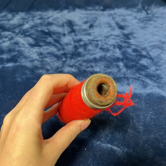 VTG Spool of Red Thread - Picture 2 of 3